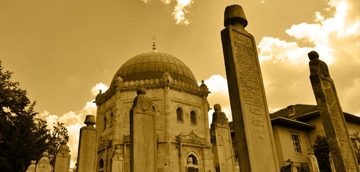 Osmanlı'da Mezarlıklar Neden Cami Önlerindedir?